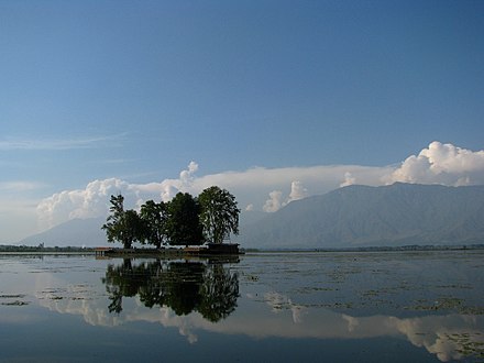 Char Chinaar - Places to Visit in Srinagar
