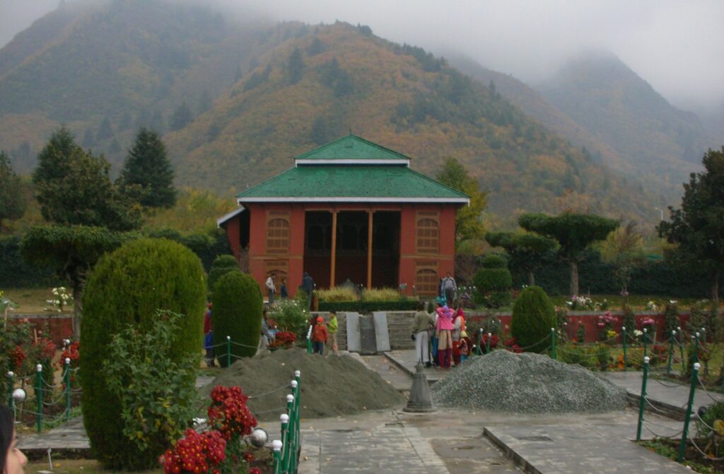 Shashme Shahi - Places to Visit in Srinagar
